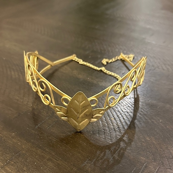 Jewelry - Elegant Gold Leaf Design Women's tiara